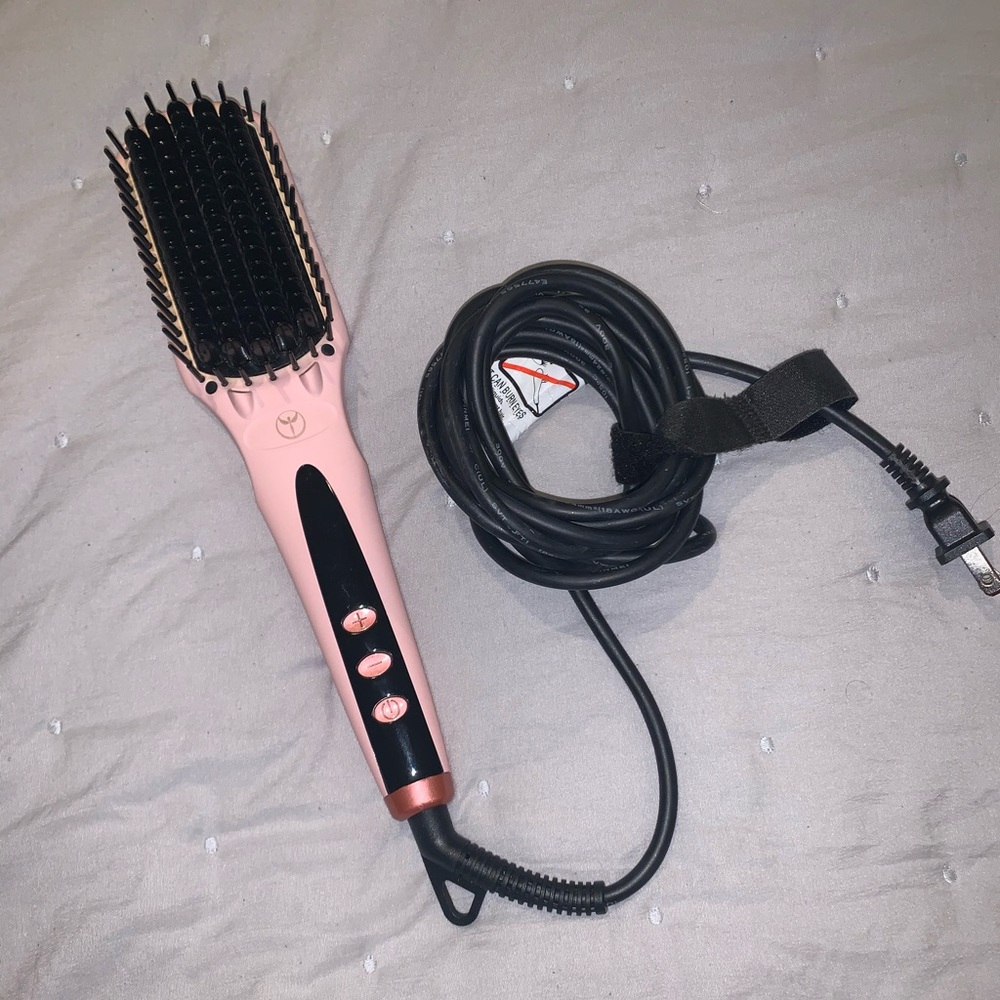 L’ange Le Vite Brush Hair Straightener